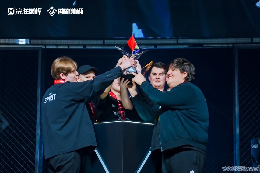 Team Spirit捧杯图.jpg