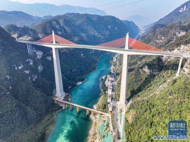 武陵山区又添一条高速公路