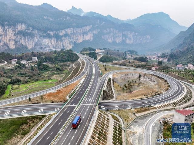 武陵山区又添一条高速公路 渝湘复线高速部分路段通车