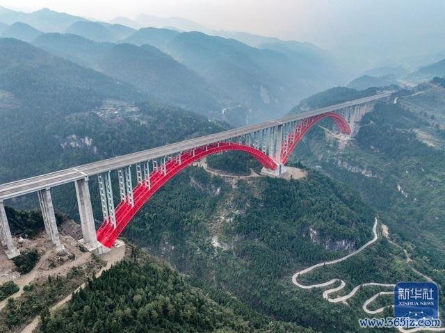 武陵山区又添一条高速公路 渝湘复线高速部分路段通车