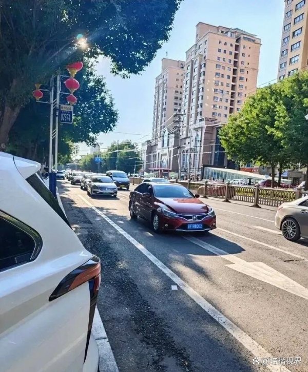九游体育官网登录入口便是马路上那种开了起码20年以上的老车-