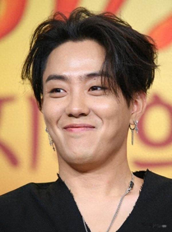 九游体育娱乐网另一位“始祖”级男偶像殷志源也通告将在本年二婚